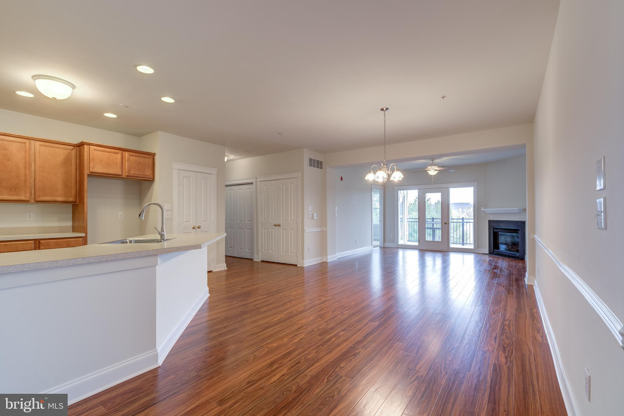 186 Bucktown Xing Road, Unit 43B Pottstown, PA 19465 - Photo 2 of 38 Open concept living areas