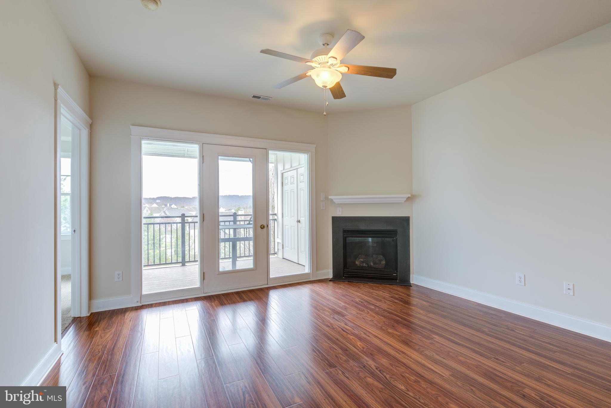 186 Bucktown Xing Road, Unit 43B Pottstown, PA 19465 - Photo 3 of 38 Living area w/gas fireplace