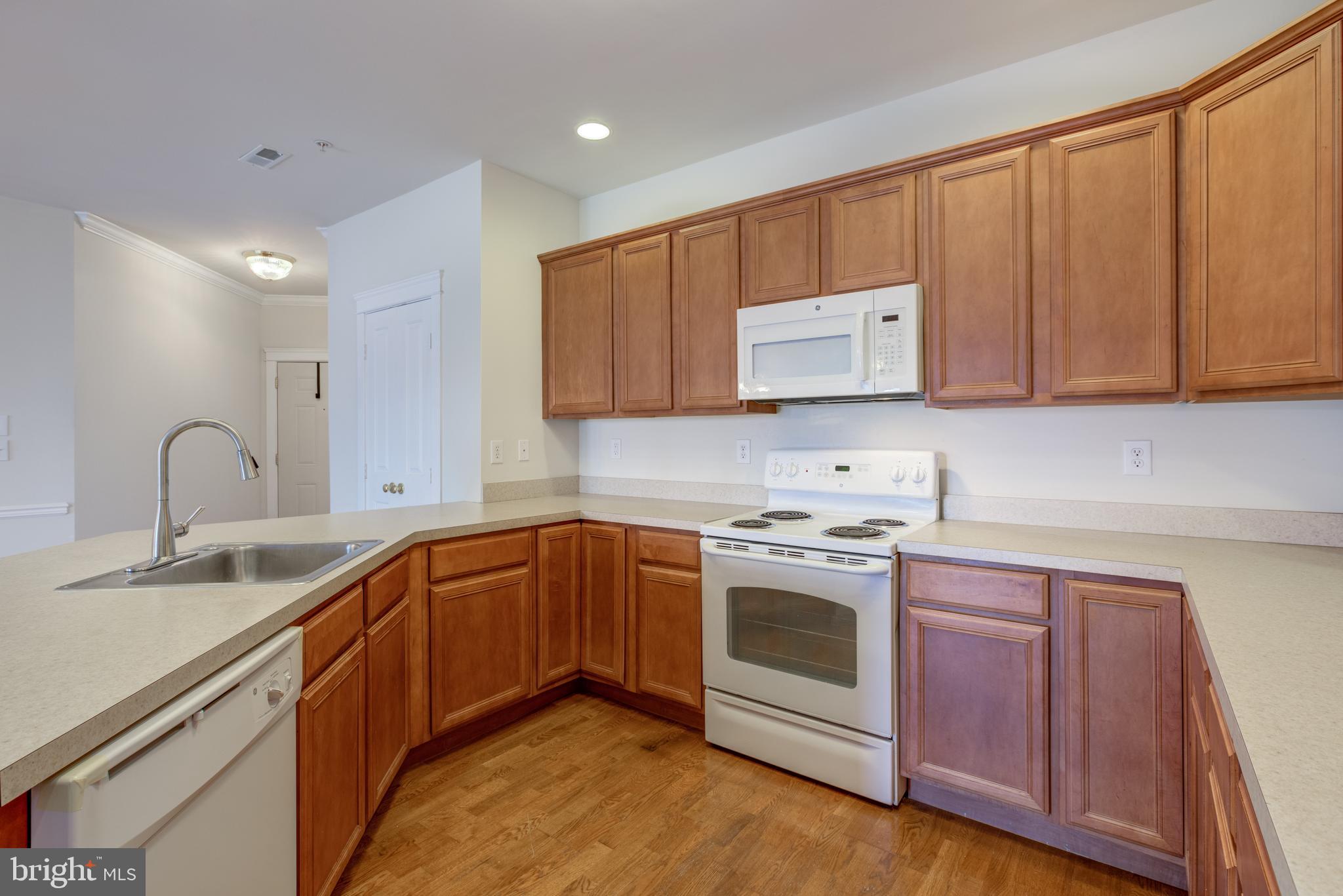 186 Bucktown Xing Road, Unit 43B Pottstown, PA 19465 - Photo 8 of 38 Plenty of kitchen cabinets