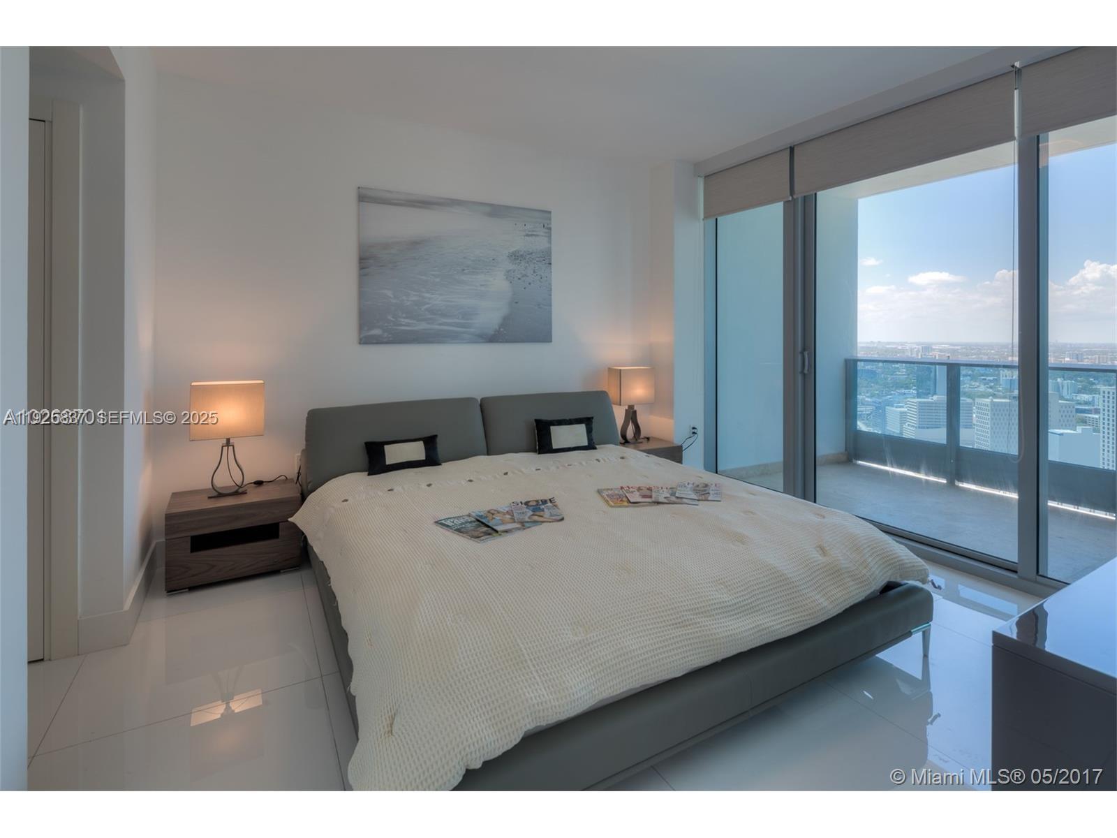 200 Biscayne Blvd Way, Unit 4309 Miami, FL 33131 - Photo 5 of 10 a bedroom with a bed and window