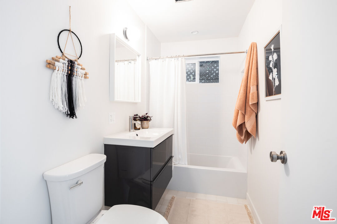 1948 1/2 Preston Avenue Los Angeles, CA 90026 - Photo 9 of 10 a bathroom with a sink toilet and shower