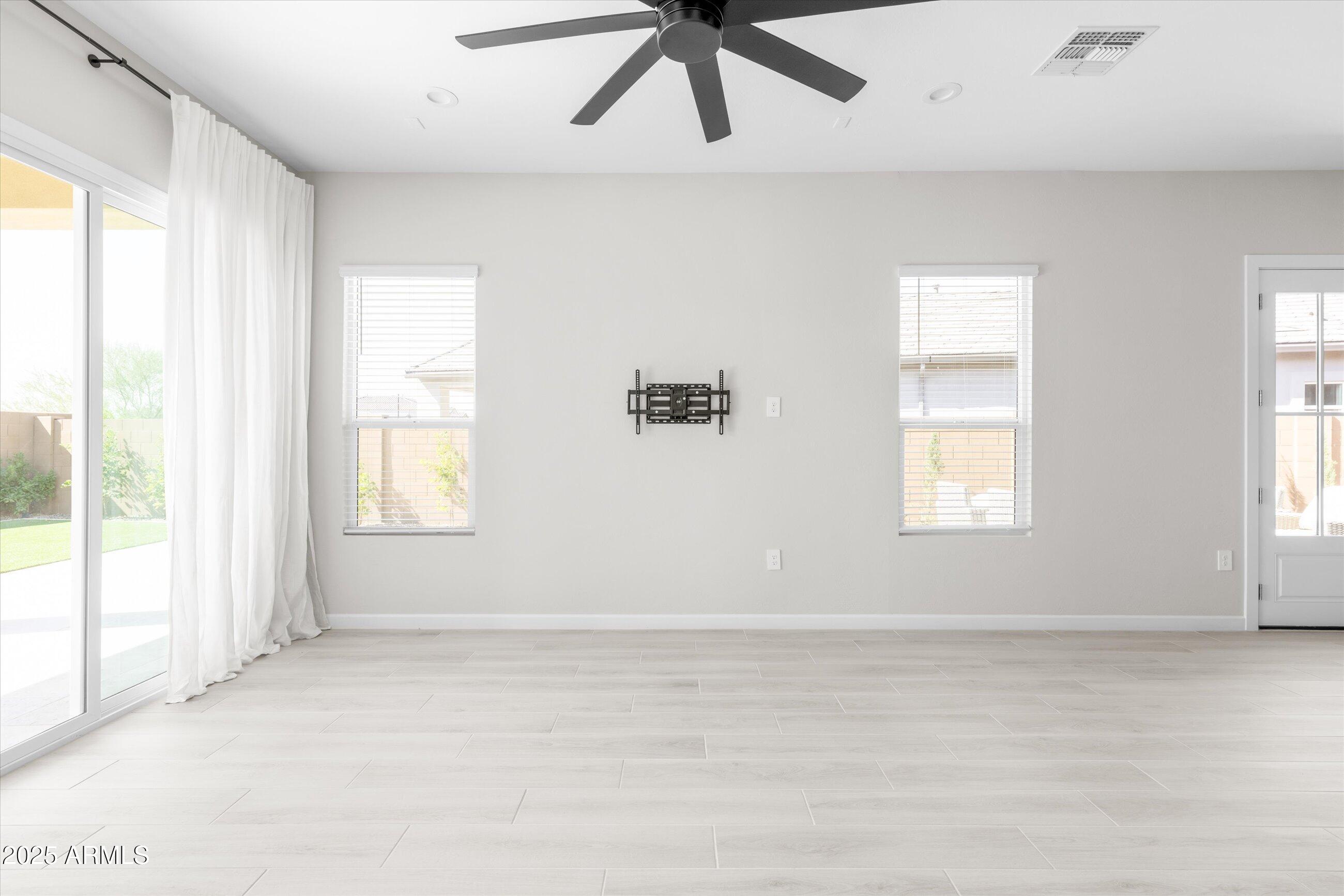 21425 North 59th Street Phoenix, AZ 85054 - Photo 18 of 47 a view of an empty room with a window