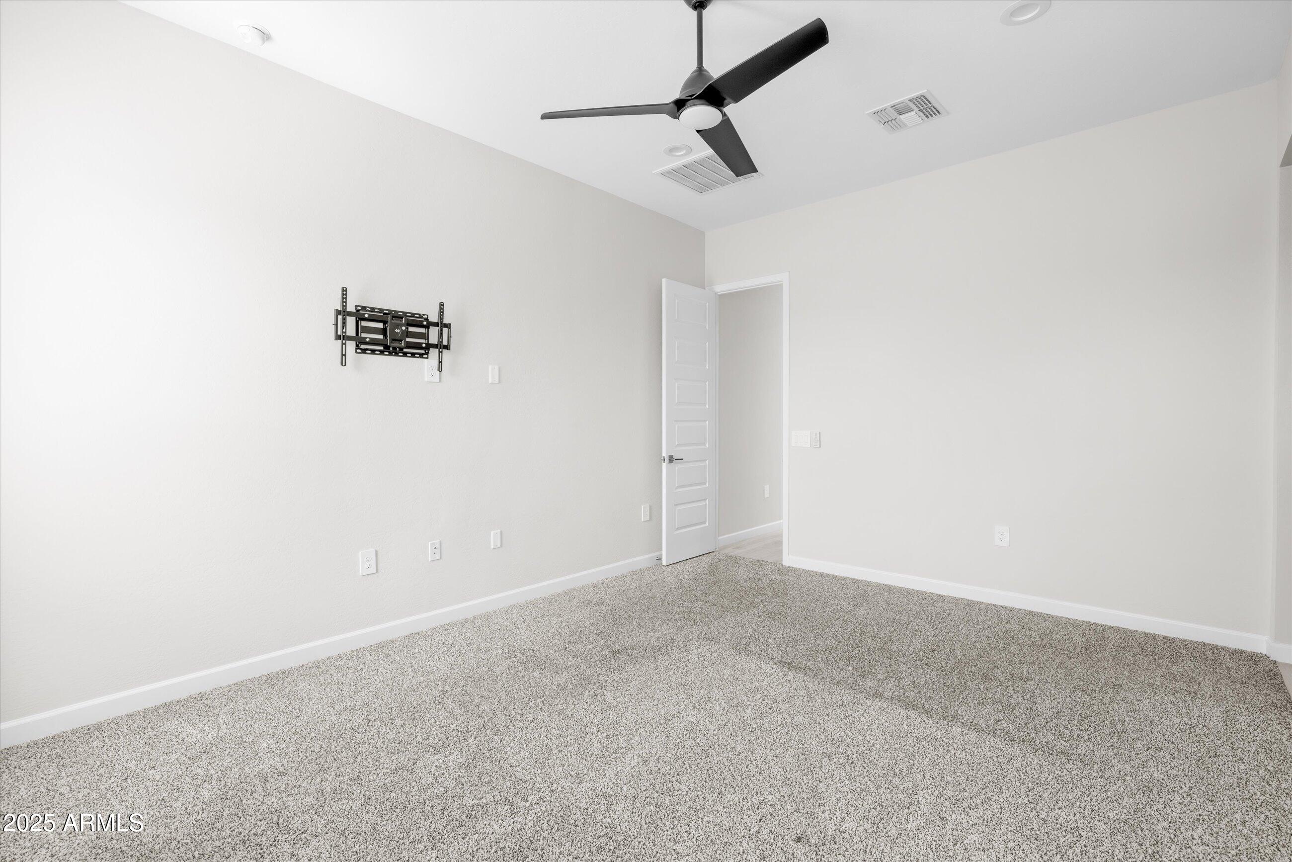 21425 North 59th Street Phoenix, AZ 85054 - Photo 22 of 47 a view of an empty room