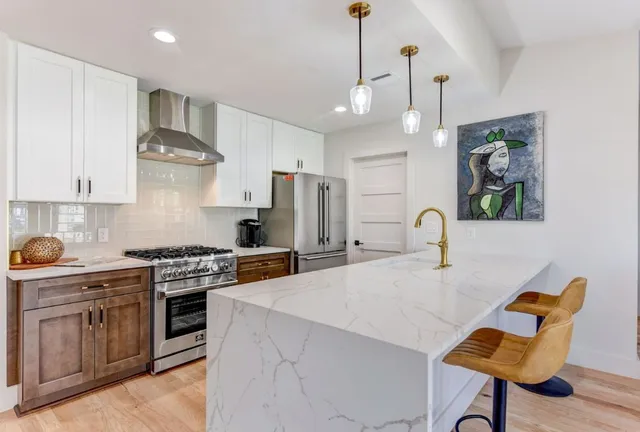 $775,000 | 7002 Whispering Oaks Drive, Austin, TX 78745