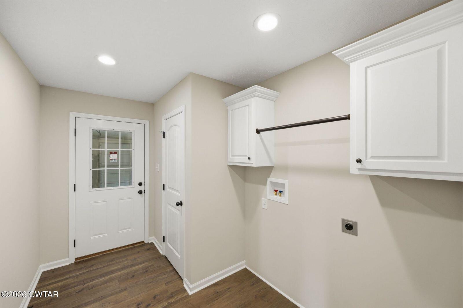 435 Old Huntingdon Road Lexington, TN 38351 - Photo 14 of 26 a view of hallway with front door