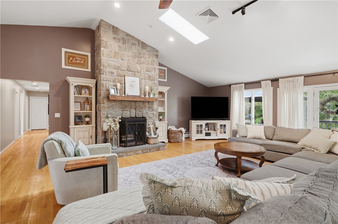 162 Absalona Hill Road Glocester, RI 02814 - Photo 4 of 50