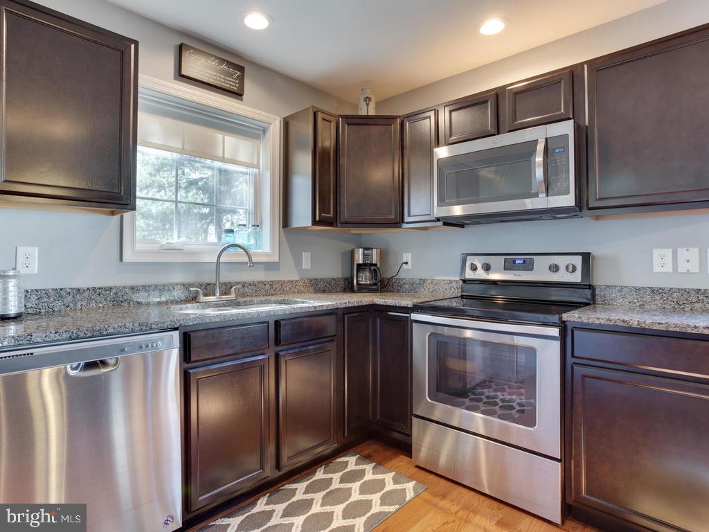 207 Park Avenue Ridgely, MD 21660 - Photo 2 of 28 Granite and stainless what all buyers want!