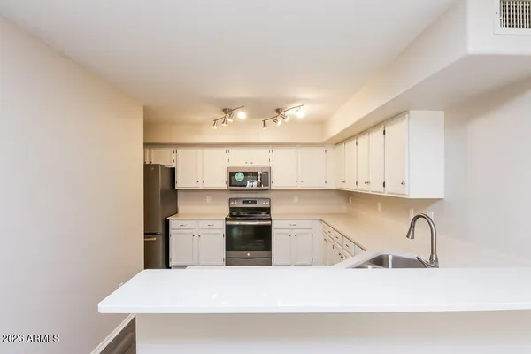 $2,270 | 425 South Sunrise Drive, Gilbert, AZ 85233