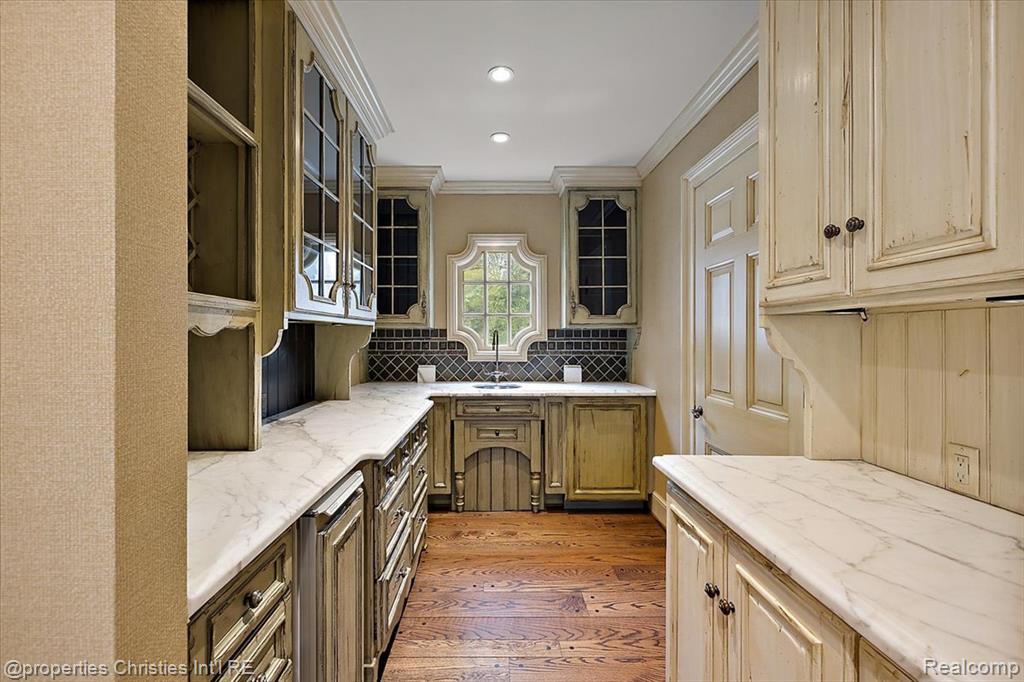 237 Lake Shore Road Grosse Pointe Farms, MI 48236 - Photo 34 of 98 Gallery Image 34