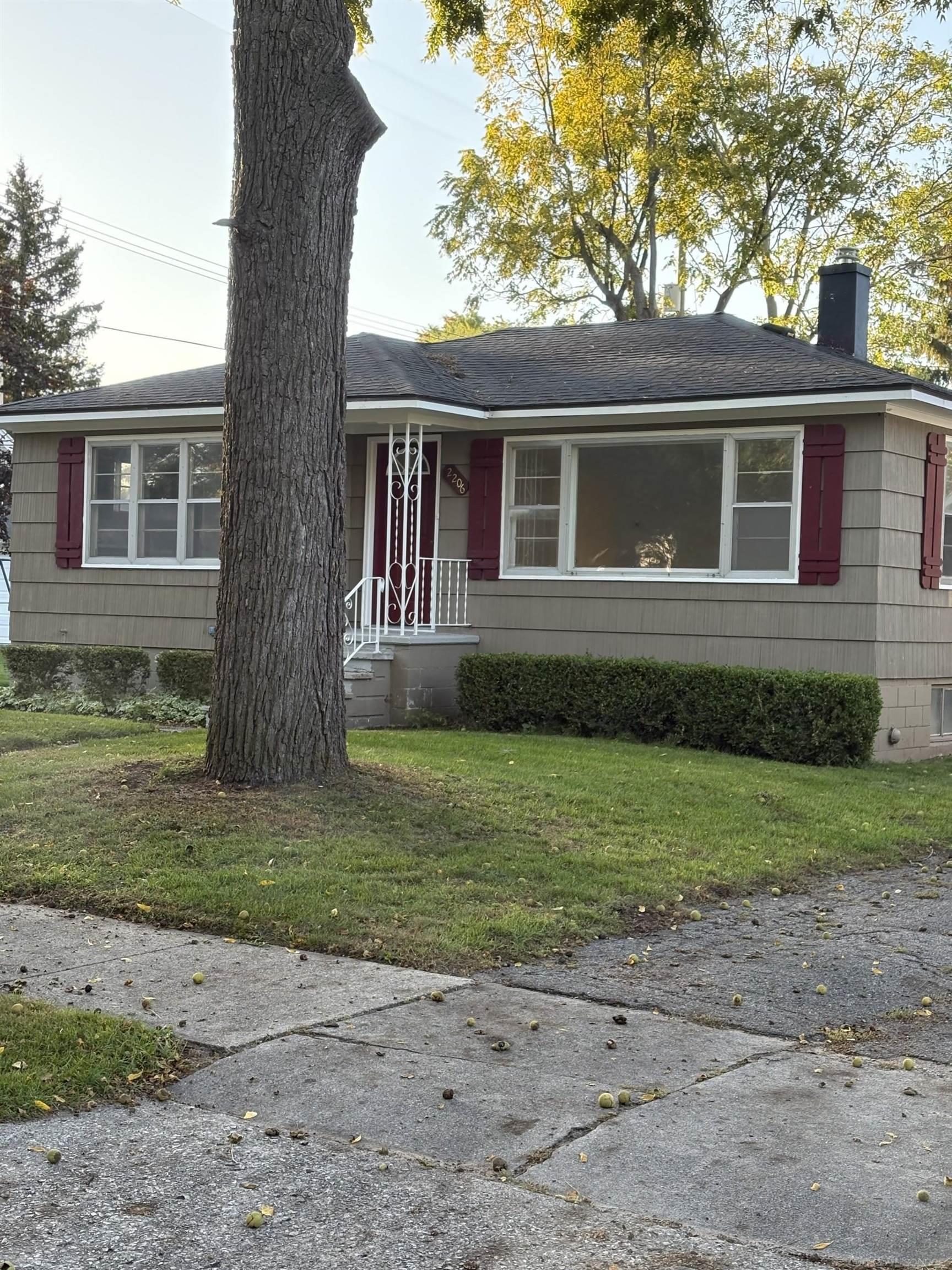 2206 11th Street Bay City, MI 48708 - Photo 2 of 6