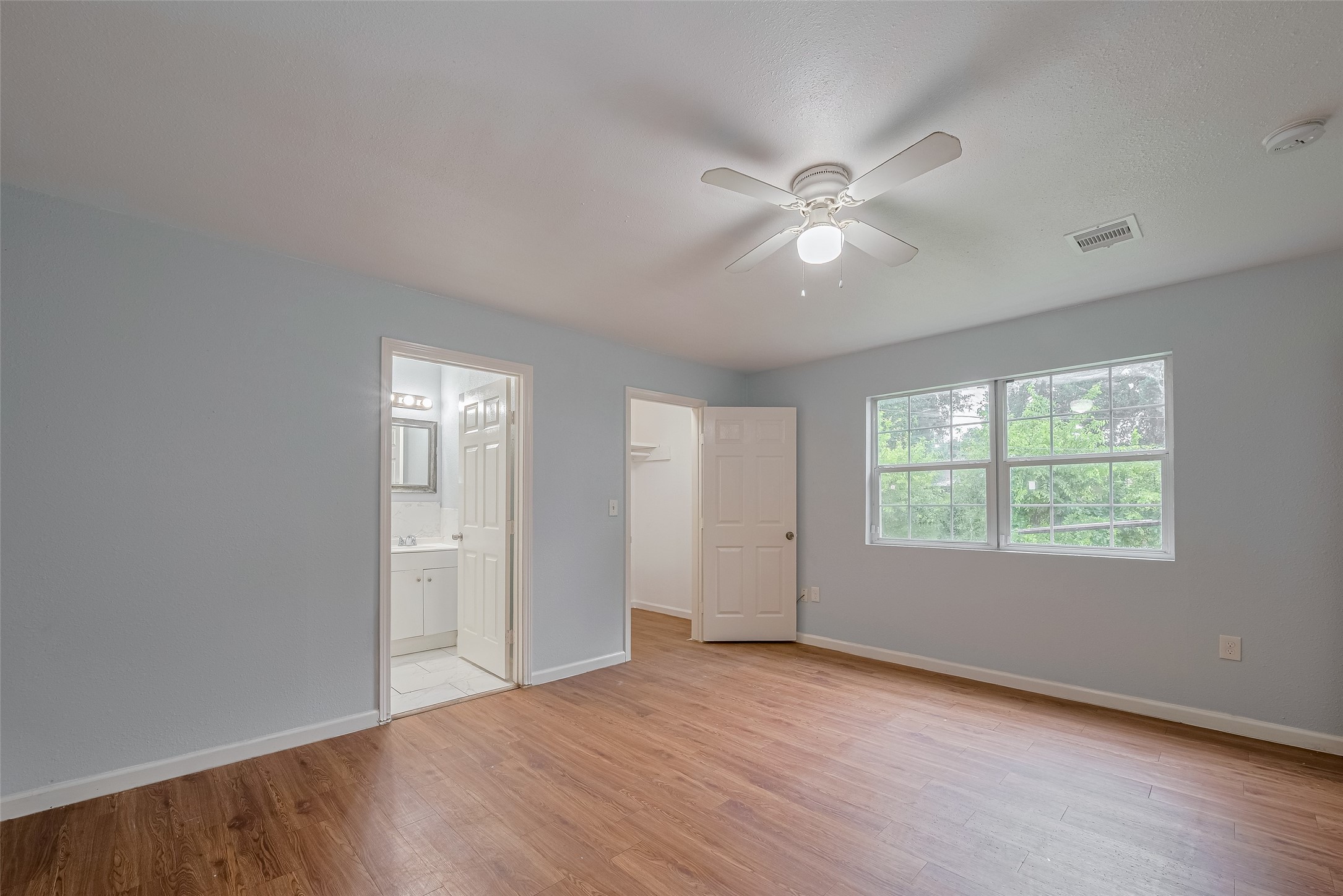 4906 Larkspur Street Houston, TX 77033 - Photo 10 of 14 a view of an empty room with a window