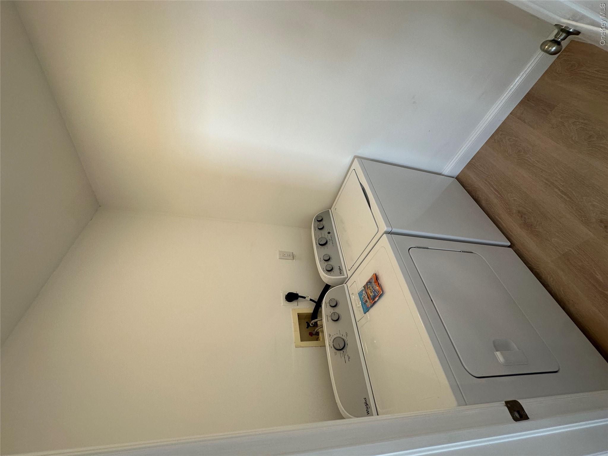 7807 Shore Road Port Washington, NY 11050 - Photo 9 of 16 Gallery Image 9