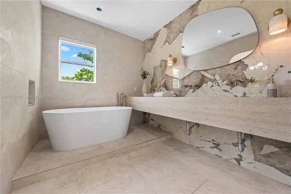$3,249,000 | 178 Northeast 45th Street, Miami, FL 33137