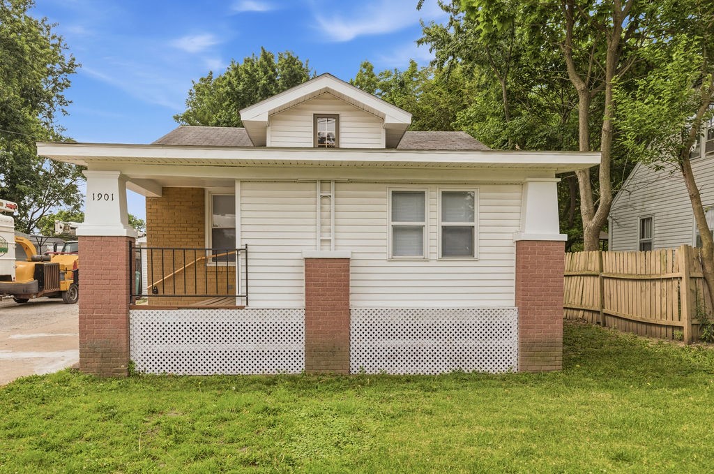 1901 West Grand Avenue Decatur, IL 62522 - Photo 2 of 23