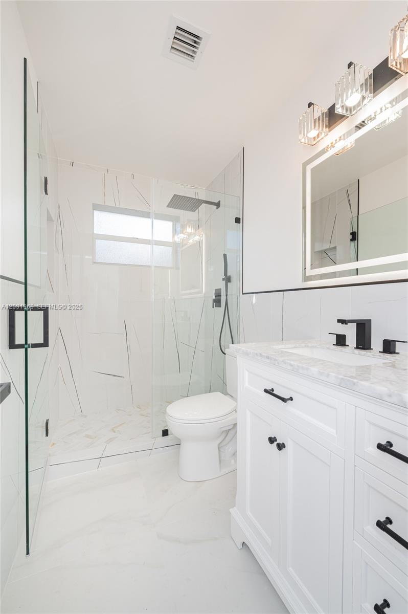 4710 West Park Road Hollywood, FL 33021 - Photo 36 of 56 2nd Bathroom/w Walking Shower