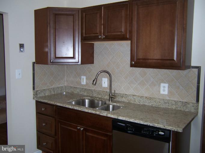 8083 Tributary Court Springfield, VA 22153 - Photo 1 of 20 Kitchen