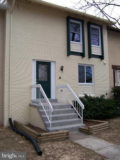 8083 Tributary Court Springfield, VA 22153 - Photo 8 of 20 Exterior (Front)