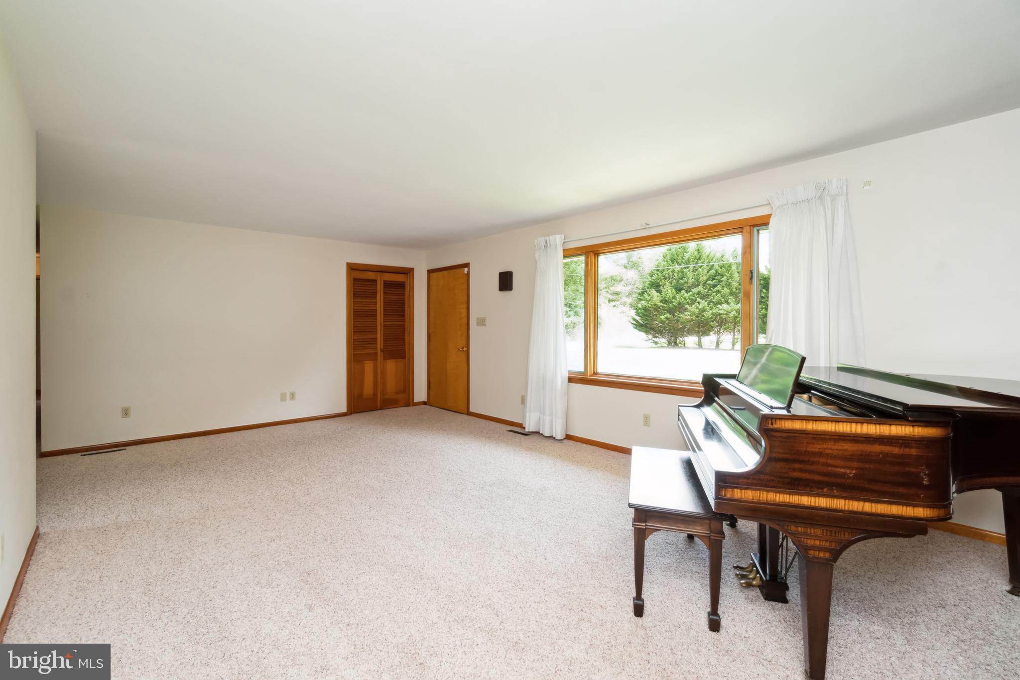 6215 Ripley Road La Plata, MD 20646 - Photo 7 of 35 Living Room