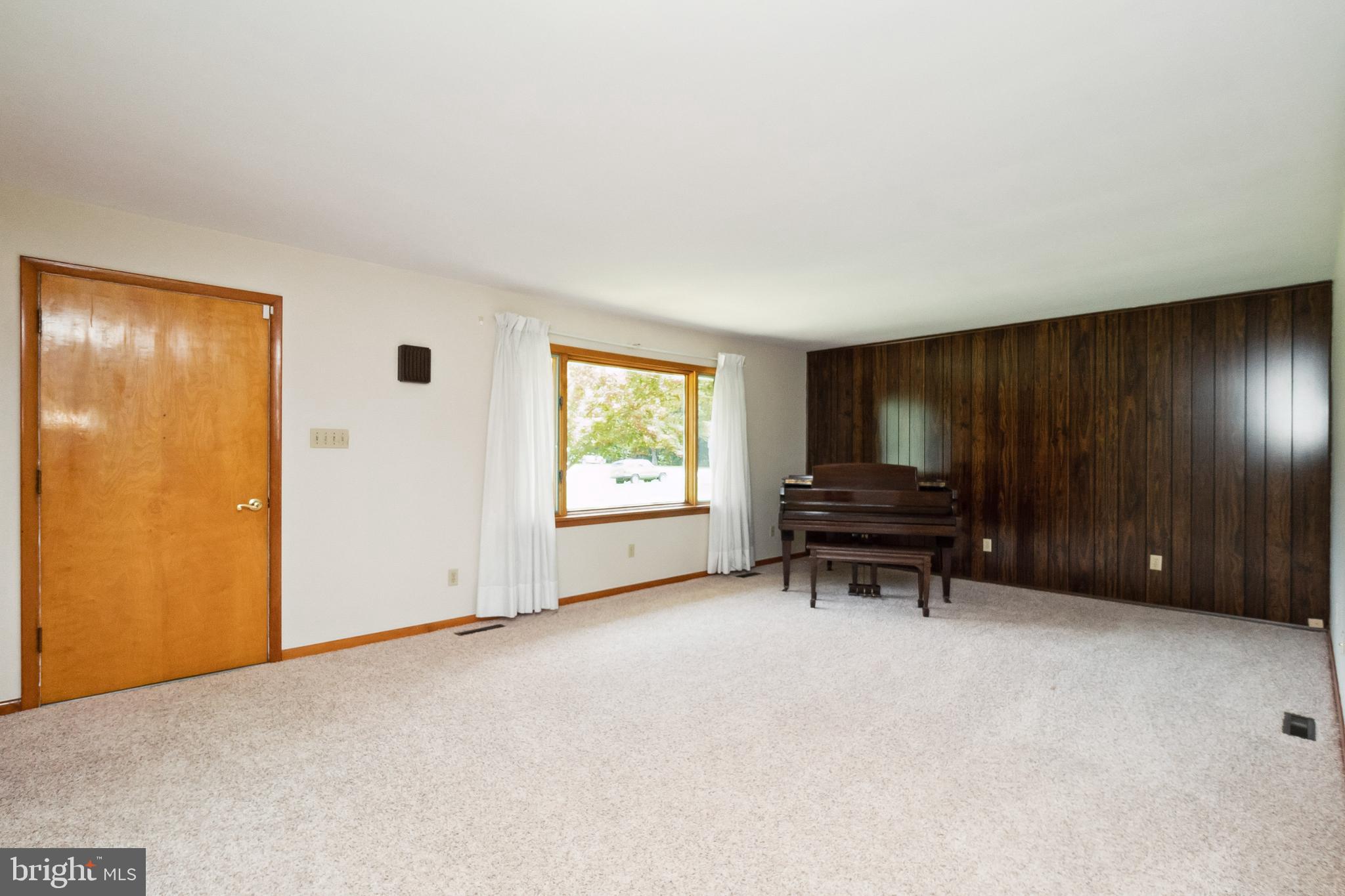 6215 Ripley Road La Plata, MD 20646 - Photo 8 of 35 Living Room