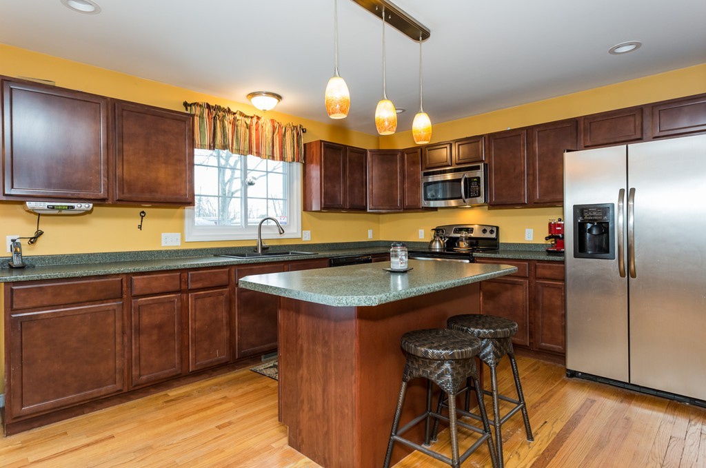 56 Bruce Street Springfield, MA 01119 - Photo 5 of 30