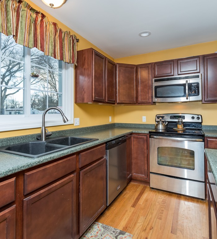 56 Bruce Street Springfield, MA 01119 - Photo 6 of 30