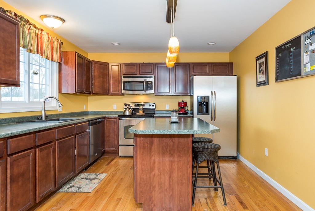 56 Bruce Street Springfield, MA 01119 - Photo 7 of 30