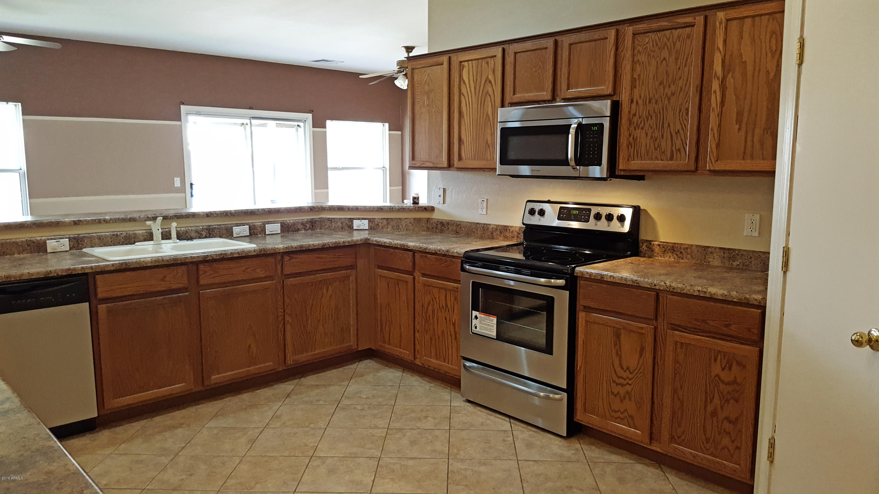 15723 West Redfield Road Surprise, AZ 85379 - Photo 3 of 11 kitchen1