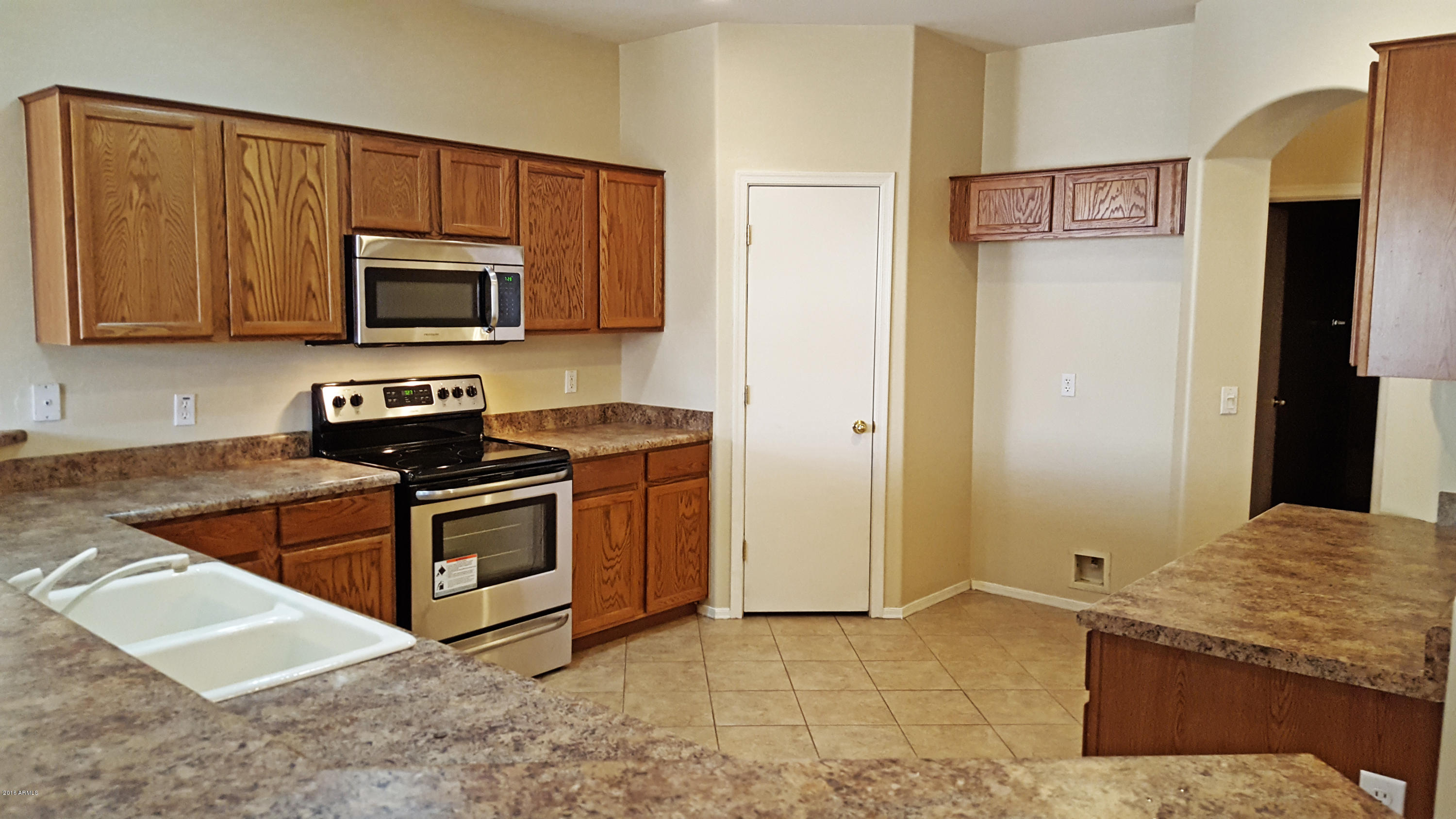 15723 West Redfield Road Surprise, AZ 85379 - Photo 5 of 11 kitchen3