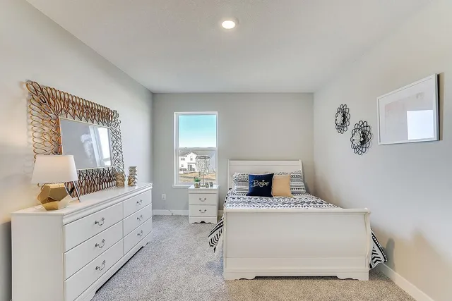 $599,990 | 1684 Oak Creek Pass, Chaska, MN 55318