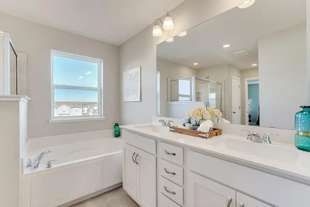 $599,990 | 1684 Oak Creek Pass, Chaska, MN 55318