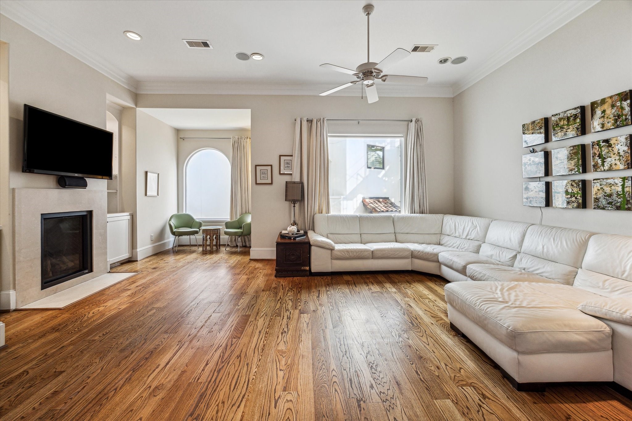 5213 Feagan Street, Unit A Houston, TX 77007 - Photo 12 of 47 Another view of the living room.