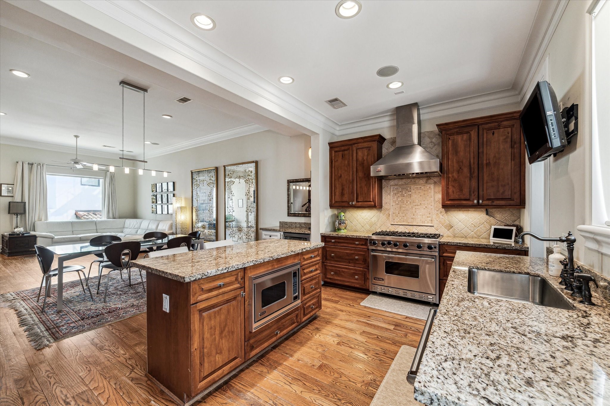 5213 Feagan Street, Unit A Houston, TX 77007 - Photo 18 of 47 Another view of the kitchen.