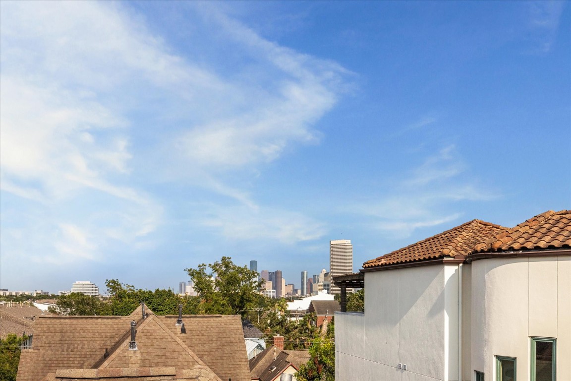5213 Feagan Street, Unit A Houston, TX 77007 - Photo 35 of 47 a view of a terrace with sitting space
