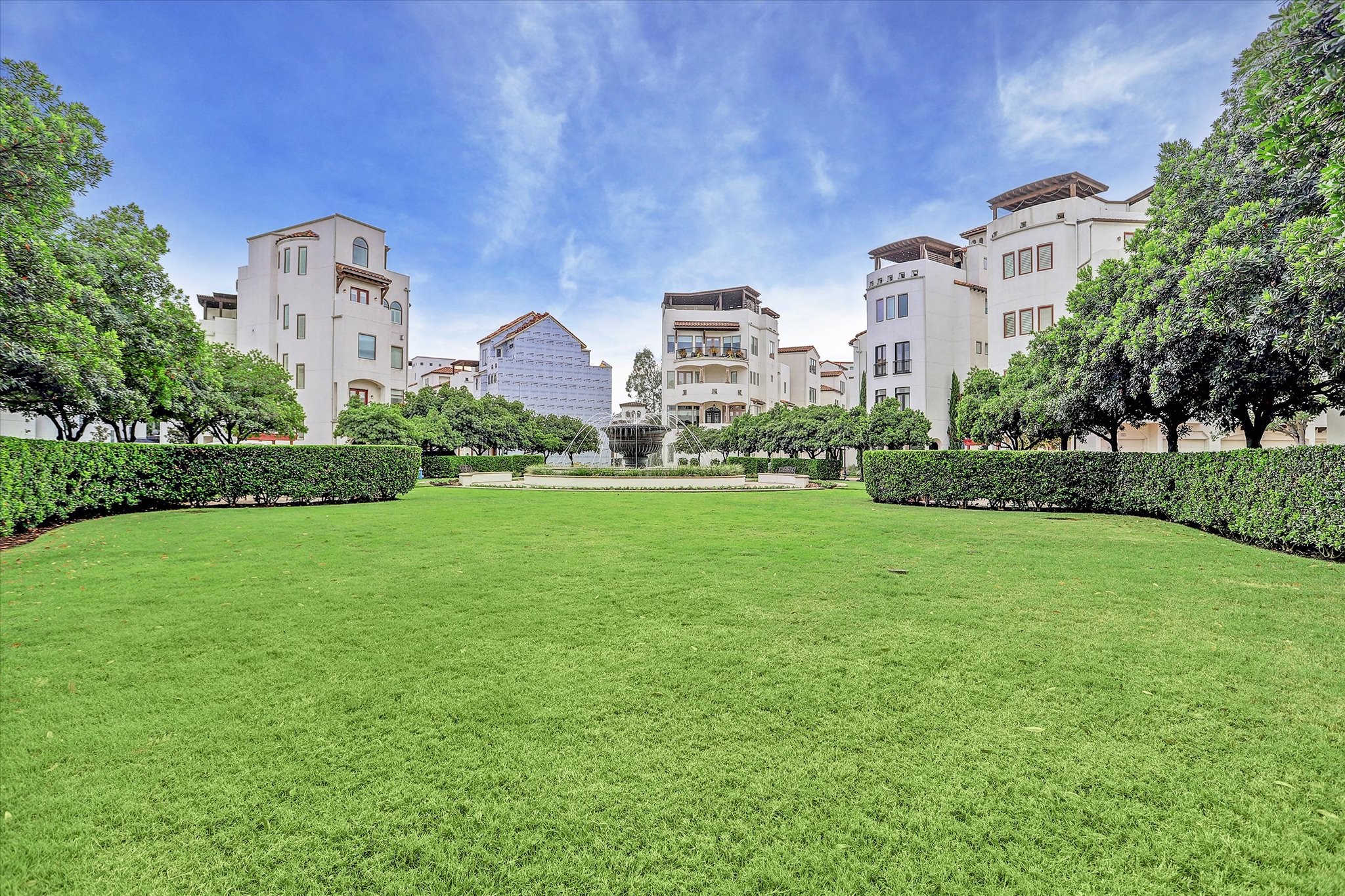 5213 Feagan Street, Unit A Houston, TX 77007 - Photo 43 of 47 Meticulously groomed landscaping.
