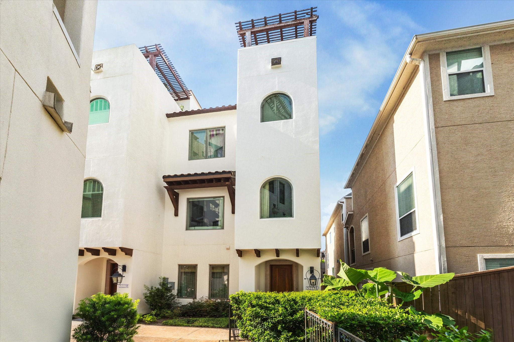 5213 Feagan Street, Unit A Houston, TX 77007 - Photo 6 of 47 This 3-bedroom, 3.5-bathroom home offers an unparalleled blend of luxury and convenience, ideally situated near Memorial and Bayou Park with easy access to Houston’s premier shopping and dining destinations.