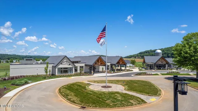 $1,050,000 | 2705 Chestnut Lane, Loudon, TN 37774