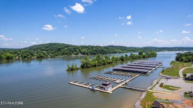 $1,050,000 | 2705 Chestnut Lane, Loudon, TN 37774