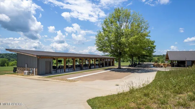 $1,050,000 | 2705 Chestnut Lane, Loudon, TN 37774