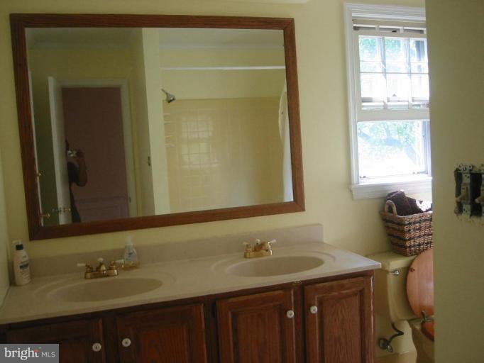 1600 Stonebridge Road Alexandria, VA 22304 - Photo 8 of 21 Bath #1