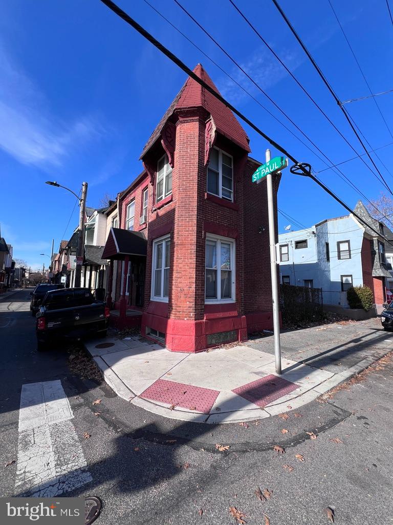1601 St. Paul Street Philadelphia, PA 19140 - Photo 4 of 17 a view of a house with backyard and sitting area