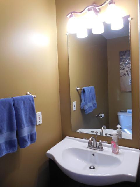 2045 Shaker Run Road Lexington, KY 40509 - Photo 6 of 33 Half bathroom on 1st floor with upgraded