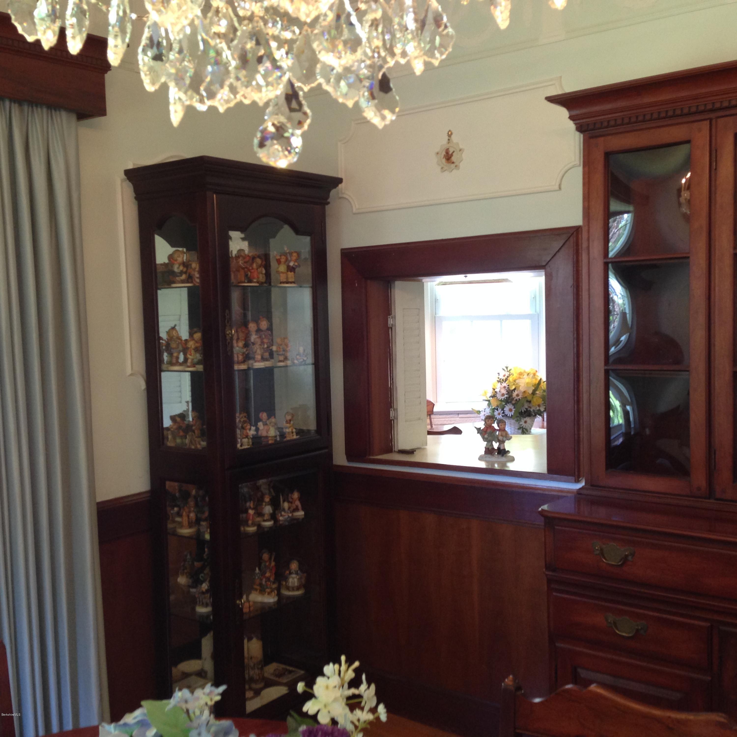 159 Sunset Street Pittsfield, MA 01201 - Photo 11 of 33 dining room