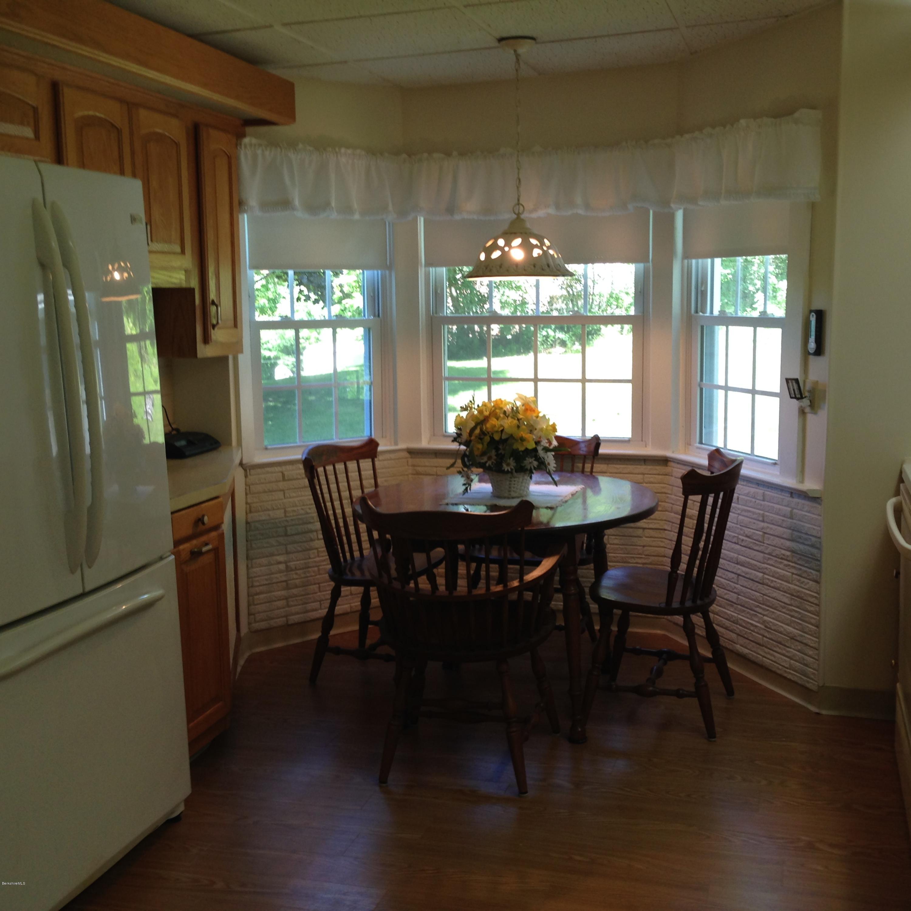159 Sunset Street Pittsfield, MA 01201 - Photo 9 of 33 dining area