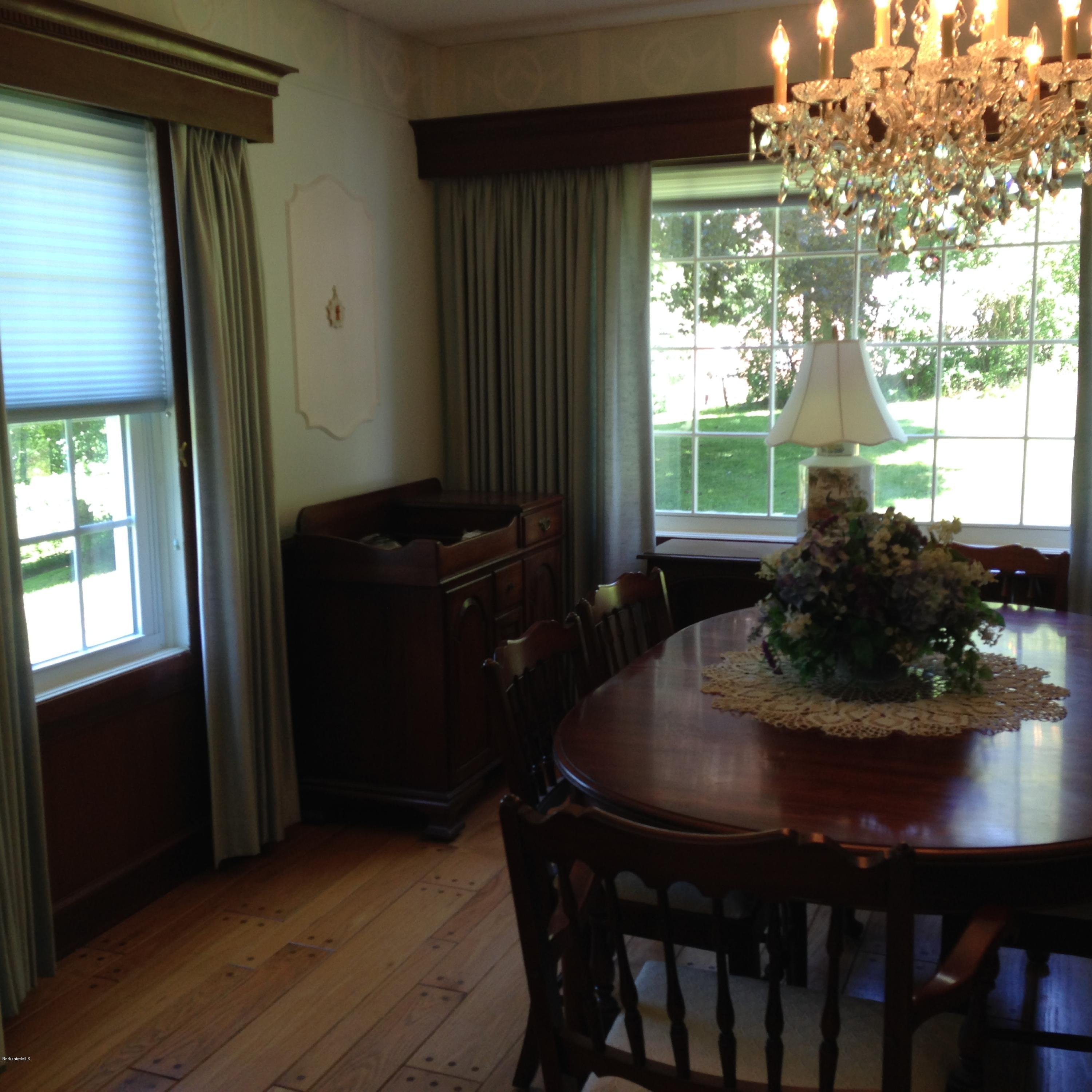 159 Sunset Street Pittsfield, MA 01201 - Photo 10 of 33 dining room