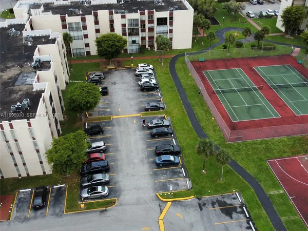 $2,300 | 9411 Southwest 4th Street, Unit 308, Miami, FL 33174