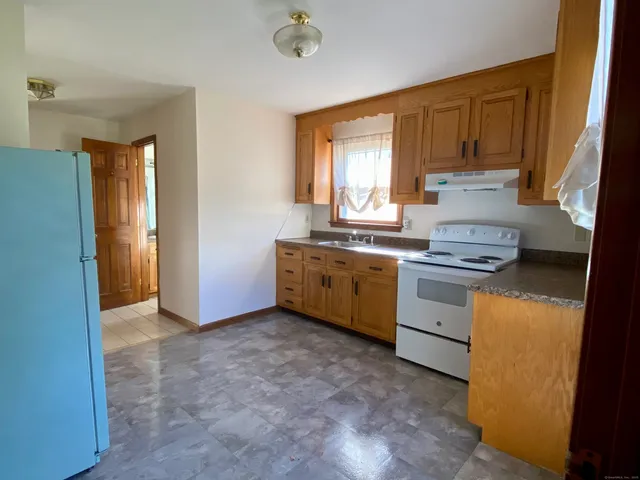 $2,100 | 650 South Pine Creek Road, Fairfield, CT 06824