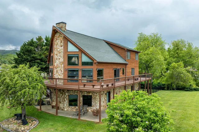 $1,049,000 | 589 Harbor Point Road, Butler, TN 37640