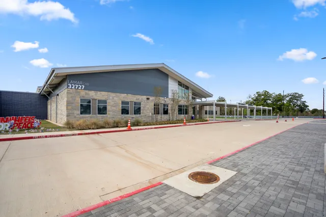 $951,000 | 7723 Unicorn Clubtail Court, Fulshear, TX 77441