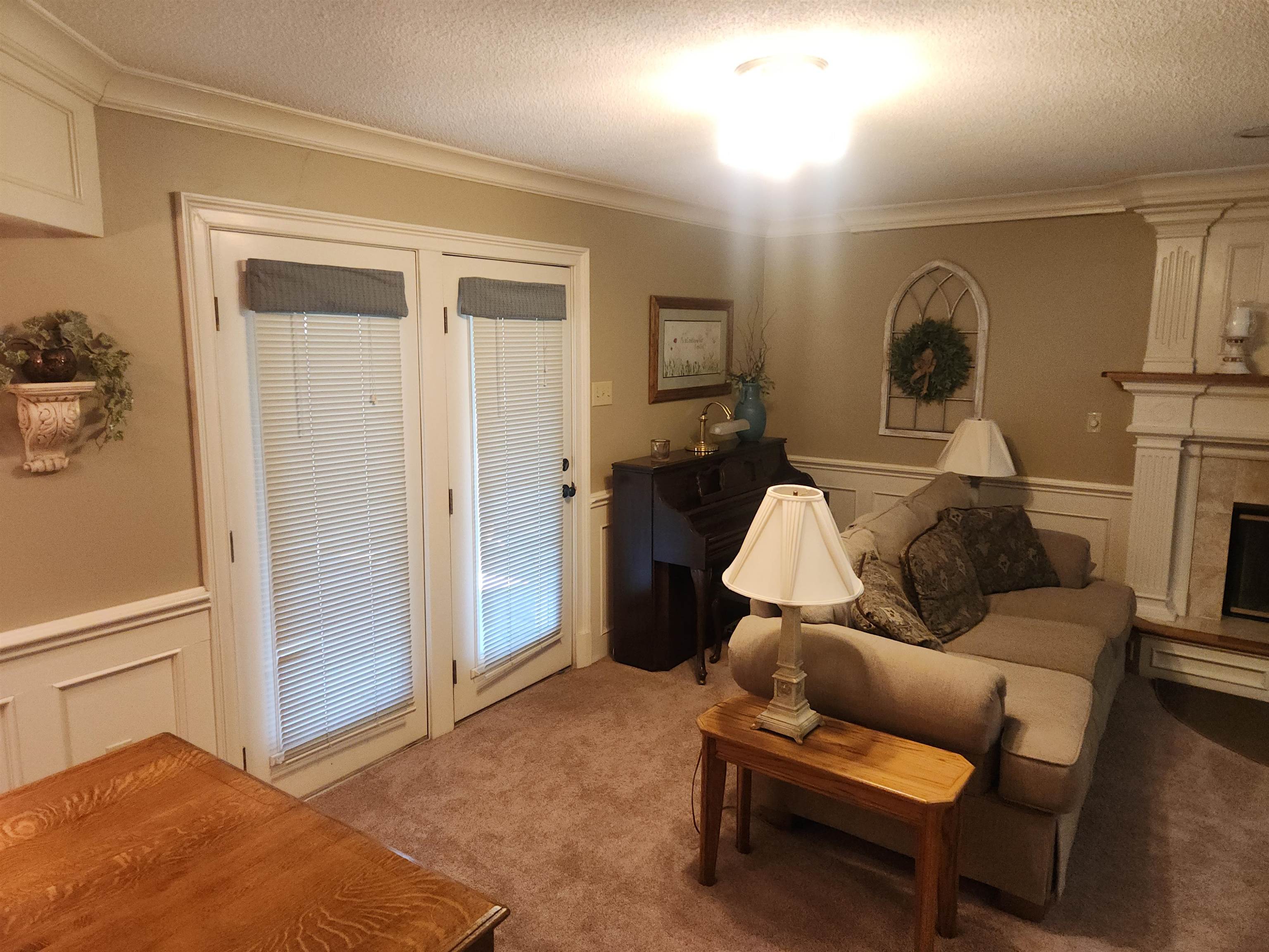 1424 Mullins Station Road Memphis, TN 38134 - Photo 23 of 40 a living room with furniture