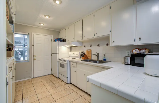 $76,000 | 11609 Chimney Rock Road, Unit B, Houston, TX 77035